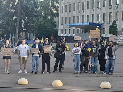 В Україні тривають протести проти відставки Федорова. День шостий В Україні тривають протести проти відставки Федорова. День шостий