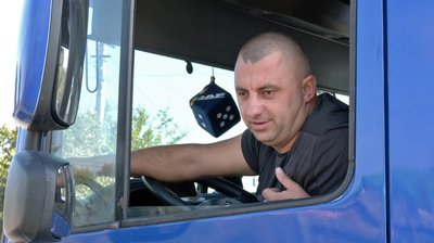Люди їдуть на роботу, відпочинок, навчання: чи є черги на ПП «Устилуг» Люди їдуть на роботу, відпочинок, навчання: чи є черги на ПП «Устилуг»