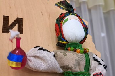 Карта-рекордсменка. У Дніпрі презентували мапу України з ляльок-мотанок Карта-рекордсменка. У Дніпрі презентували мапу України з ляльок-мотанок