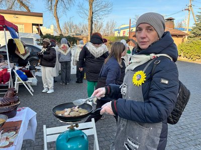 На Житомирщині провели благодійний ярмарок для збору грошей на генератори для військових бригад