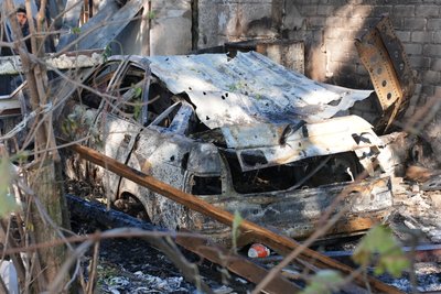 "Усе згоріло. Стеля впала, на підлозі лежить". Херсонці розповіли про удари РФ по Корабельному району "Усе згоріло. Стеля впала, на підлозі лежить". Херсонці розповіли про удари РФ по Корабельному району