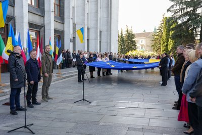 Прапор Європейського Союзу, розгорнули прапор, Тернопіль, травень 2025 Прапор Європейського Союзу, розгорнули прапор, Тернопіль, травень 2025