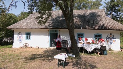 "Я мріяла про весілля змалечку, щоб по всім традиціям": на Хмельниччині школярі "зіграли" автентичне весілля "Я мріяла про весілля змалечку, щоб по всім традиціям": на Хмельниччині школярі "зіграли" автентичне весілля