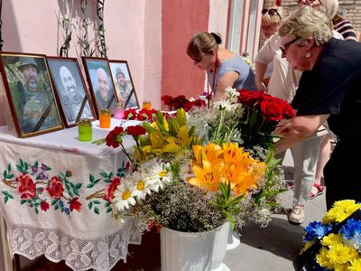 На школі в Кривому Розі відкрили дошки чотирьом загиблим військовим На школі в Кривому Розі відкрили дошки чотирьом загиблим військовим