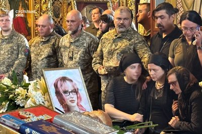 Прощання із загиблими внаслідок російської атаки Прощання із загиблими внаслідок російської атаки