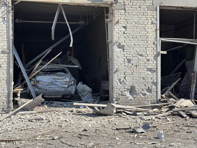 Російський КАБ пошкодив близько 20 автівок у Сумах