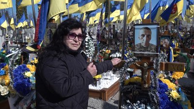 Христина Довгалюк, могила бійця, кладовище Христина Довгалюк, могила бійця, кладовище