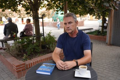 Збірник "Херсон 2022" про людей, які пережили тимчасову окупацію. Історія доцента Івана Мринського Збірник "Херсон 2022" про людей, які пережили тимчасову окупацію. Історія доцента Івана Мринського