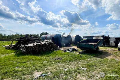 Житель Рівненщини незаконно виготовляв деревне вугілля — поліція області Житель Рівненщини незаконно виготовляв деревне вугілля — поліція області
