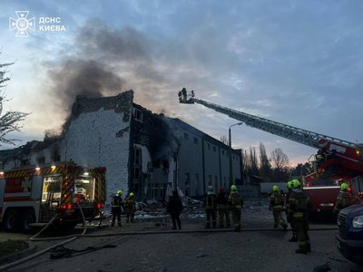 Росія атакувала Київ ракетами: загинуло 5 людей, зокрема, дитина. Понад 40 людей поранені Росія атакувала Київ ракетами: загинуло 5 людей, зокрема, дитина. Понад 40 людей поранені
