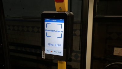 Впровадження е-квитка у Рівному: в комунальному транспорті встановлюють валідатори Впровадження е-квитка у Рівному: в комунальному транспорті встановлюють валідатори