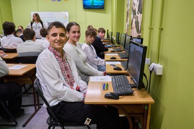 Комп'ютерний клас у підземній школі Харкова Комп'ютерний клас у підземній школі Харкова