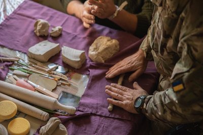 Інклюзивні тарілки робить луганка Інклюзивні тарілки робить луганка