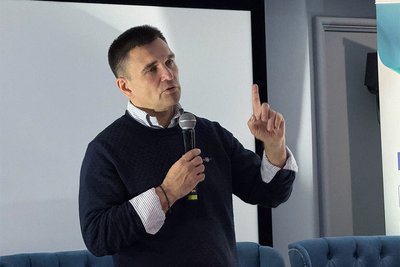 Міністр закордонних справ України 2014-2019 років Павло Клімкін на першому форумі Re:Open Bukovyna у Чернівцях Міністр закордонних справ України 2014-2019 років Павло Клімкін на першому форумі Re:Open Bukovyna у Чернівцях