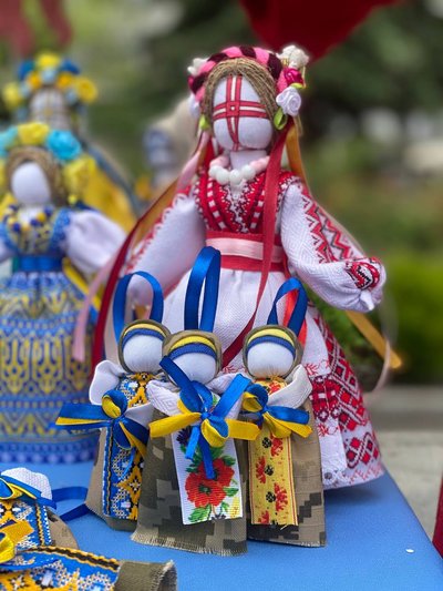 Всесвітній день вишиванки у Житомирі: майстеркласи, виставки, фотозони Всесвітній день вишиванки у Житомирі: майстеркласи, виставки, фотозони