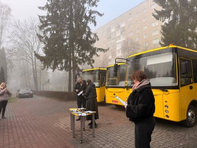 Шкільні автобуси, передача автобусів Шкільні автобуси, передача автобусів