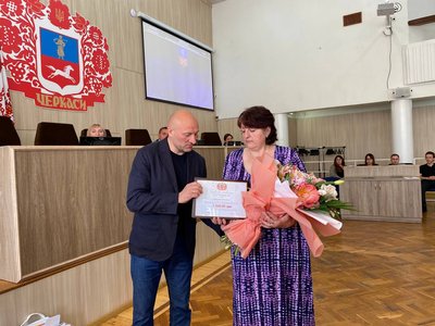 Чотири черкащанки отримали звання "Мати-героїня" Чотири черкащанки отримали звання "Мати-героїня"