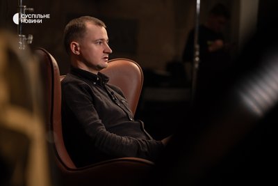 Керівник фонду допомоги армії "Повернись живим" Тарас Чмут під час інтервʼю Суспільному, Київ, 20 листопада 2025 року Керівник фонду допомоги армії "Повернись живим" Тарас Чмут під час інтервʼю Суспільному, Київ, 20 листопада 2025 року