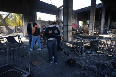 «Мене витягли з того світу»: 15-річний Максим відновлюється після удару РФ по відділенню пошти в Синельниковому «Мене витягли з того світу»: 15-річний Максим відновлюється після удару РФ по відділенню пошти в Синельниковому