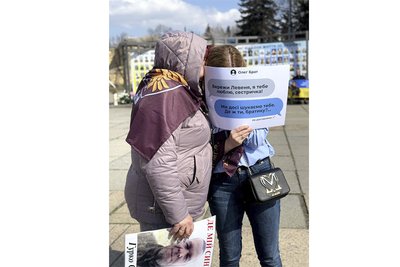 "Ваш абонент — поза зоною досяжності": в Житомирі провели акцію на підтримку полонених та зниклих безвісти "Ваш абонент — поза зоною досяжності": в Житомирі провели акцію на підтримку полонених та зниклих безвісти