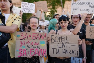 Акція протесту проти закону №12414, ухваленого 22 липня, окремі статті якого обмежують повноваження НАБУ та САП, Харків, 24 липня 2025 року Акція протесту проти закону №12414, ухваленого 22 липня, окремі статті якого обмежують повноваження НАБУ та САП, Харків, 24 липня 2025 року