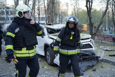 влучання по одеській у харкові, рятувальники влучання по одеській у харкові, рятувальники
