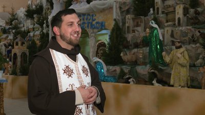 Церква, шопка, духівник парафії святого апостола Петра отець Дам’ян Церква, шопка, духівник парафії святого апостола Петра отець Дам’ян