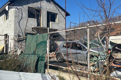 Пошкоджені дахи, вибиті вікна та розтрощені автівки: фото наслідків російської атаки на Одещину 6 березня Пошкоджені дахи, вибиті вікна та розтрощені автівки: фото наслідків російської атаки на Одещину 6 березня