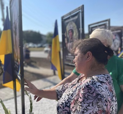 На Хмельниччині облаштували "Алею Героїв" На Хмельниччині облаштували "Алею Героїв"