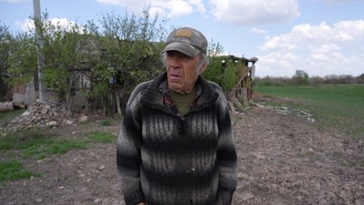 "Я глянув, тут все горить, поле горить кругом": наслідки обстрілу армії РФ по прифронтовій Великомихайлівці