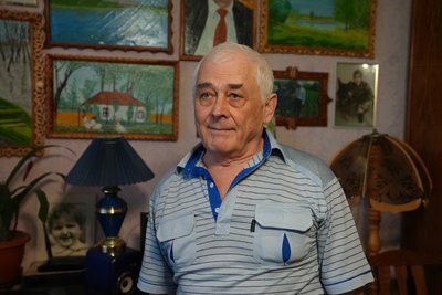 "Інакше не можу": 74-річний Віктор Кутах з Ворожби творчістю бореться зі стресом "Інакше не можу": 74-річний Віктор Кутах з Ворожби творчістю бореться зі стресом