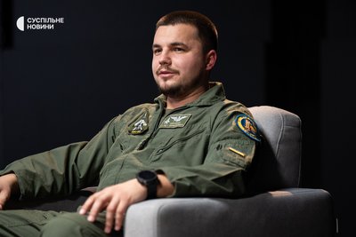 Пілот МіГ-29, командир авіаційної ескадрильї Іван "Смерека" Смеречанський на Суспільному Пілот МіГ-29, командир авіаційної ескадрильї Іван "Смерека" Смеречанський на Суспільному