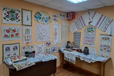 вишивки виставка переселенка Донеччина Олена Лазько Дніпро 15 жовтня 2024 року вишивки виставка переселенка Донеччина Олена Лазько Дніпро 15 жовтня 2024 року