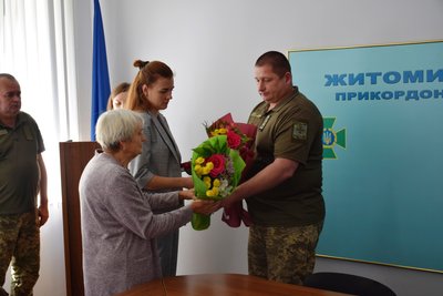 У Житомирі родинам загиблих прикордонників вручили державні нагороди У Житомирі родинам загиблих прикордонників вручили державні нагороди