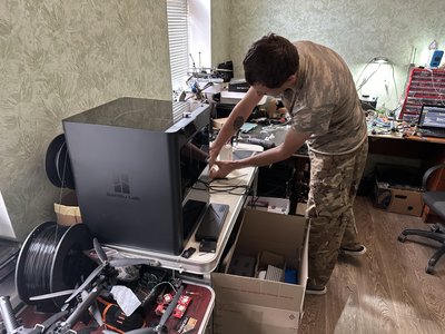 FPV-дрони начальник майстерні зі створення бойових дронів 54 ОМБр на псевдо Моссад БпЛА майстерня 54 окрема механізована бригада Донецька область FPV-дрони начальник майстерні зі створення бойових дронів 54 ОМБр на псевдо Моссад БпЛА майстерня 54 окрема механізована бригада Донецька область