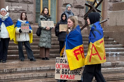"КМДА, купи БпЛА". У центрі столиці пройшла акція "Гроші на ЗСУ" "КМДА, купи БпЛА". У центрі столиці пройшла акція "Гроші на ЗСУ"