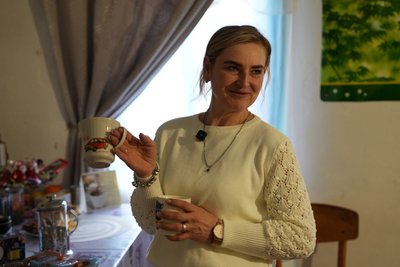 "Надіятися треба тільки на себе". Як живе на Сумщині жінка, яка вийшла з окупованого Маріуполя "Надіятися треба тільки на себе". Як живе на Сумщині жінка, яка вийшла з окупованого Маріуполя