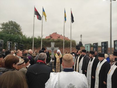 У місті на Рівненщині в День захисників і захисниць України освятили новий Меморіал Героїв У місті на Рівненщині в День захисників і захисниць України освятили новий Меморіал Героїв