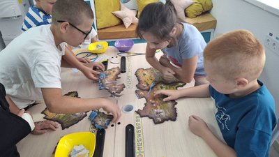 Відпочинок від лікарняних стін: як відбуваються заняття у черкаській "Школі супергероїв" Відпочинок від лікарняних стін: як відбуваються заняття у черкаській "Школі супергероїв"