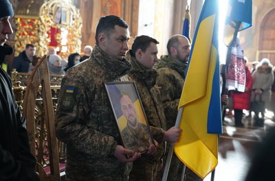 "Ніколи не бачив його зажуреним": у Черкасах попрощались із загиблим Максимом Зеленським "Ніколи не бачив його зажуреним": у Черкасах попрощались із загиблим Максимом Зеленським
