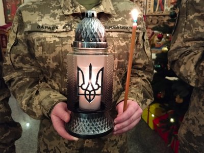 У Полтаві передали Віфлеємський вогонь миру вертолітникам та курсантам військовому коледжу У Полтаві передали Віфлеємський вогонь миру вертолітникам та курсантам військовому коледжу