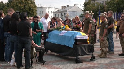 У Рівному попрощалися з військовим Михайлом Глеком У Рівному попрощалися з військовим Михайлом Глеком