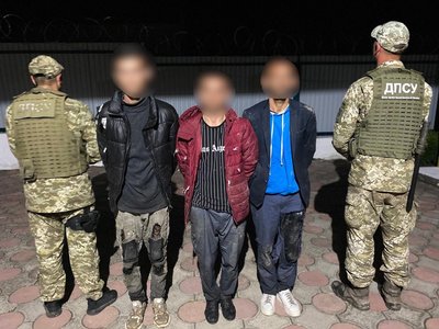 Затримали 10 закарпатців, які хотіли незаконно перетнути державний кордон до Румунії Затримали 10 закарпатців, які хотіли незаконно перетнути державний кордон до Румунії