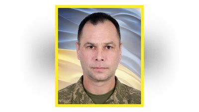 На Чернігівщині попрощалися з бійцями Констянтином Андрійцем, Юрієм Хмарою та Сергієм Бондаренком На Чернігівщині попрощалися з бійцями Констянтином Андрійцем, Юрієм Хмарою та Сергієм Бондаренком
