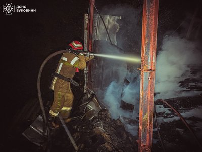 Стала відома попередня причина пожежі на деревообробному цеху у Путилі на Буковині Стала відома попередня причина пожежі на деревообробному цеху у Путилі на Буковині