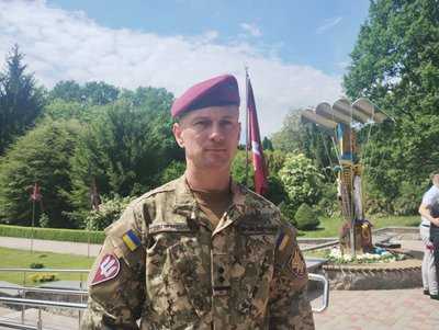 У Житомирі відкрили Алею пам’яті Десантно-штурмовим військам України У Житомирі відкрили Алею пам’яті Десантно-штурмовим військам України