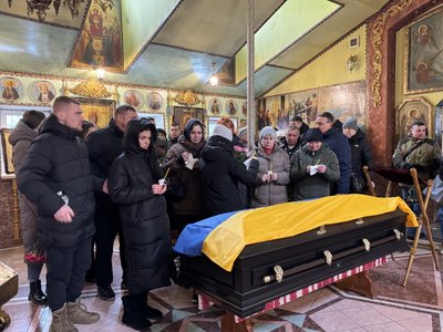 Загинув на кордоні: у Сумах попрощалися з прикордонником Романом Клипою Загинув на кордоні: у Сумах попрощалися з прикордонником Романом Клипою