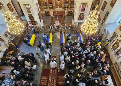 У Полтаві попрощались із чотирма захисниками, які полягли обороняючи Україну У Полтаві попрощались із чотирма захисниками, які полягли обороняючи Україну