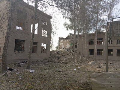 П'ять авіабомб по Осколу: російські війська зруйнували школу та поранили подружжя на Харківщині П'ять авіабомб по Осколу: російські війська зруйнували школу та поранили подружжя на Харківщині