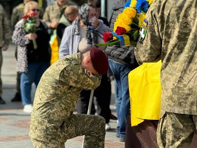 З військовими Євгеном Гайдученком та Олександром Чепелем попрощались у Рівному З військовими Євгеном Гайдученком та Олександром Чепелем попрощались у Рівному